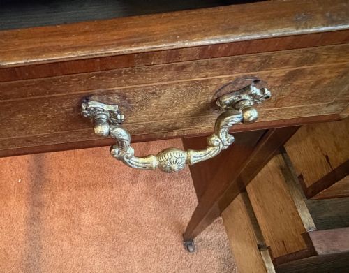SMALL PRETTY KNEEHOLE DESK - ADDITIONAL PHOTO 6