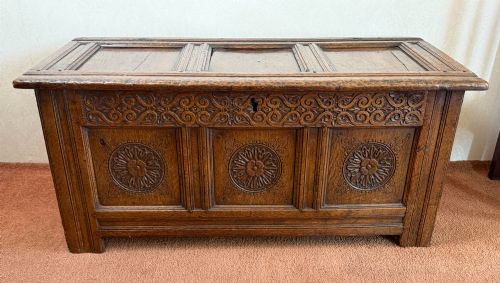 Good 17th Century English Oak Coffer with Panelled Front and Lid.