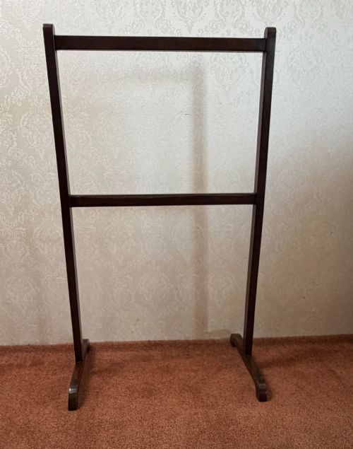 Good Early 19th Century Mahogany Towel Rail.
