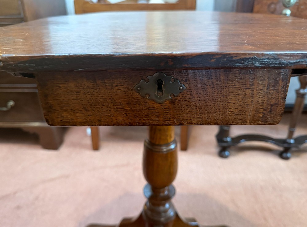 Oak tripod table View II