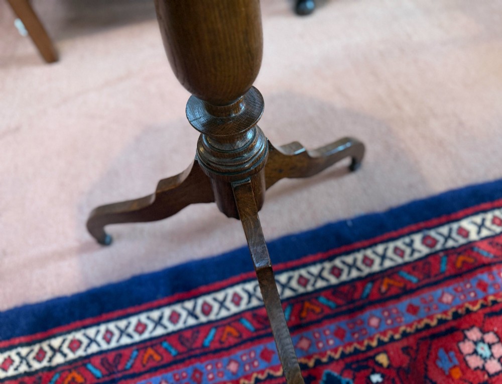 Oak tripod table View V