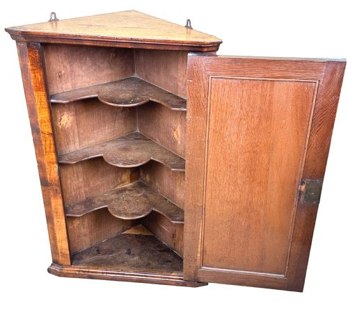 EARLY 18TH CENTURY WALNUT CORNER CUPBOARD - ADDITIONAL PHOTO 3