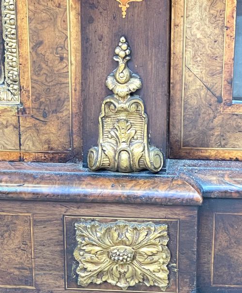 VICTORIAN BURR WALNUT CREDENZA CABINET - ADDITIONAL PHOTO 2