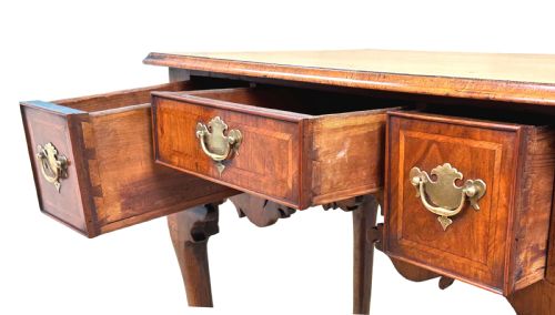 EARLY 18TH CENTURY GEORGIAN WALNUT LOWBOY - ADDITIONAL PHOTO 5