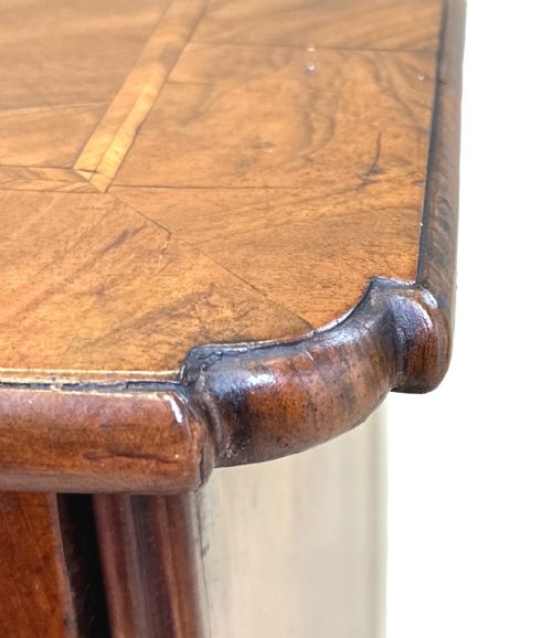 18TH CENTURY WALNUT KNEEHOLE DESK - ADDITIONAL PHOTO 7