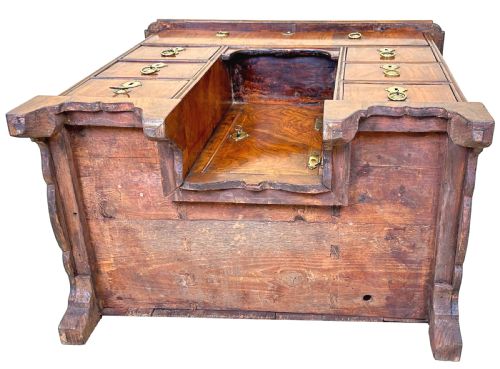 18TH CENTURY WALNUT KNEEHOLE DESK - ADDITIONAL PHOTO 10