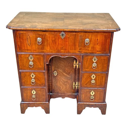 18TH CENTURY WALNUT KNEEHOLE DESK - ADDITIONAL PHOTO 12