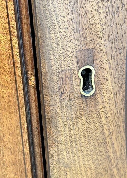GEORGIAN 18TH CENTURY SERPENTINE SIDE CABINET COMMODE - ADDITIONAL PHOTO 13