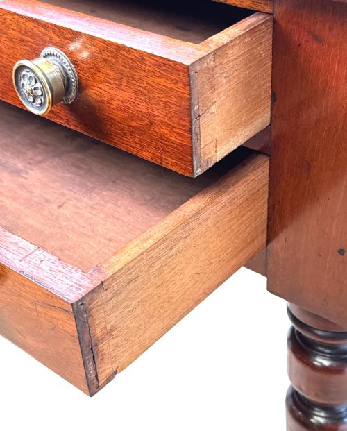 19TH CENTURY MAHOGANY BABY PEMBROKE TABLE - ADDITIONAL PHOTO 3