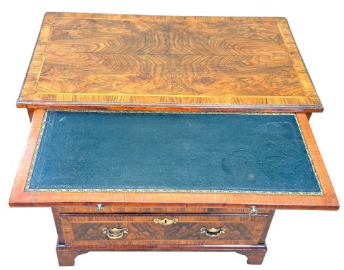 SMALL 18TH CENTURY GEORGIAN WALNUT CHEST OF DRAWERS - ADDITIONAL PHOTO 6