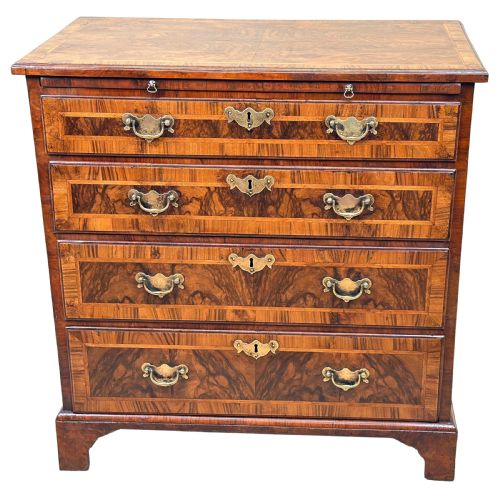 SMALL 18TH CENTURY GEORGIAN WALNUT CHEST OF DRAWERS - ADDITIONAL PHOTO 10
