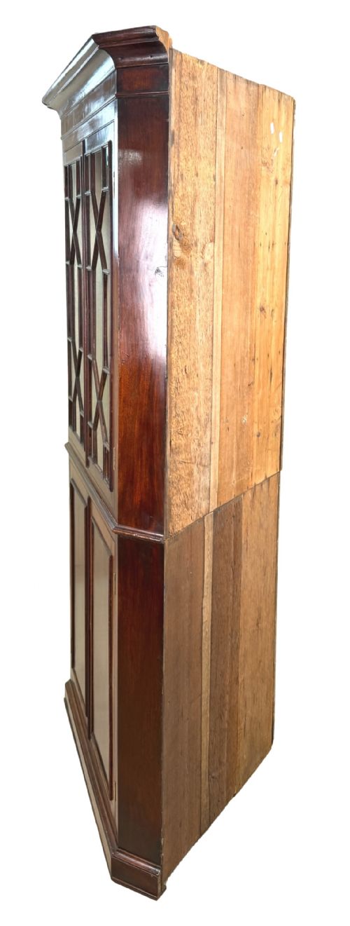 18TH CENTURY GEORGIAN MAHOGANY DOUBLE CORNER CABINET - ADDITIONAL PHOTO 4