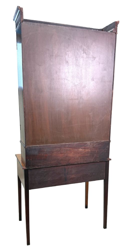 UNUSUAL 18TH CENTURY GEORGIAN MAHOGANY DISPLAY CABINET - ADDITIONAL PHOTO 15