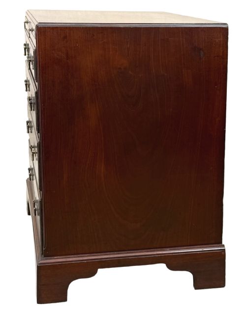 18TH CENTURY GEORGIAN MAHOGANY CHEST WITH A SLIDE - ADDITIONAL PHOTO 8
