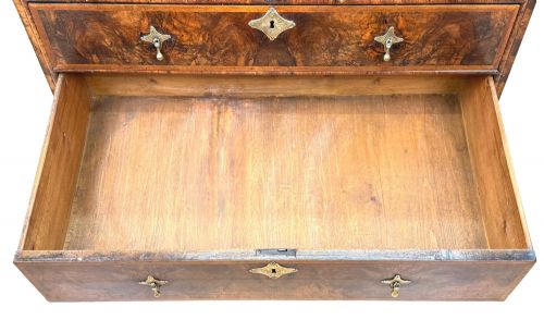 QUEEN ANNE PERIOD EARLY 18TH CENTURY WALNUT BUREAU - ADDITIONAL PHOTO 7