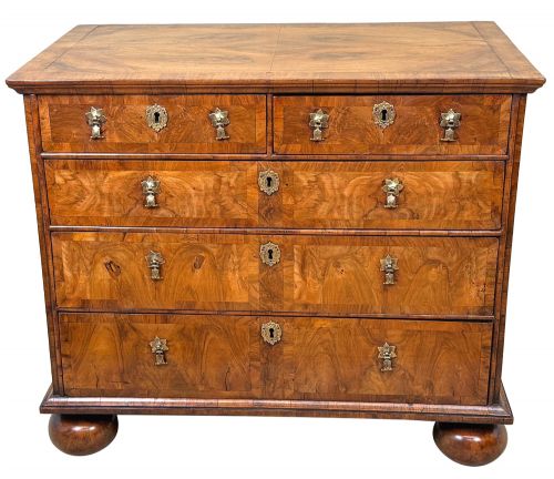 EARLY 18TH CENTURY QUEEN ANNE WALNUT CHEST OF DRAWERS - ADDITIONAL PHOTO 10