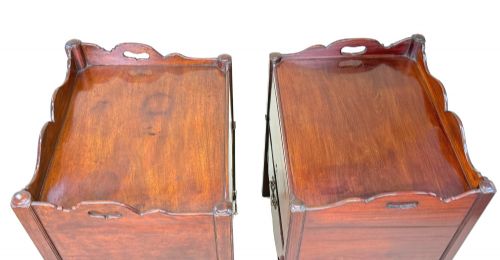 GEORGIAN 18TH CENTURY MATCHED PAIR OF MAHOGANY BEDSIDE NIGHT TABLES - ADDITIONAL PHOTO 10