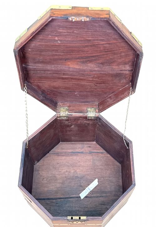 ANGLOINDIAN 18TH CENTURY GEORGIAN PADOUK CELLARETTE - ADDITIONAL PHOTO 3
