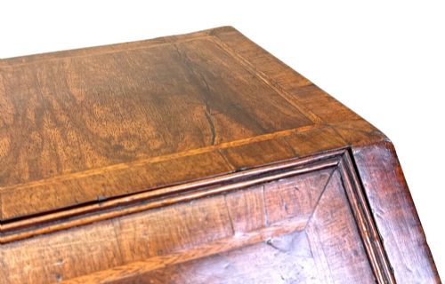 SMALL EARLY 18TH CENTURY WALNUT BUREAU ON LEGS - ADDITIONAL PHOTO 12
