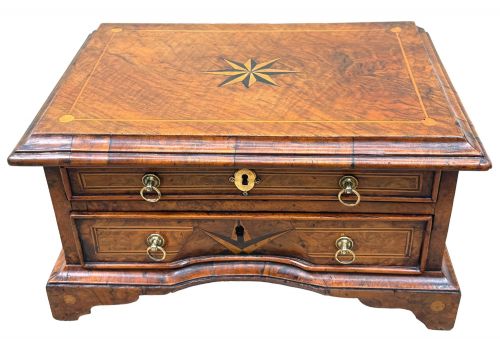 RARE EARLY 18TH CENTURY WALNUT MINIATURE CHEST OF DRAWERS - ADDITIONAL PHOTO 12