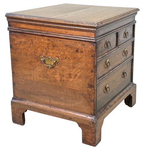 CHARMING 18TH CENTURY RARE OAK CLOSE STOOL IN THE FORM OF A SMALL BEDSIDE CHEST - ADDITIONAL PHOTO 4