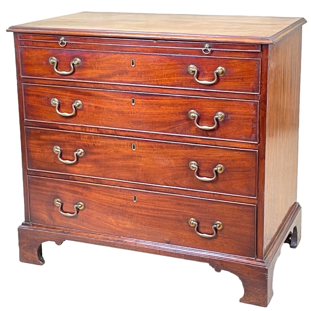 An 18th-century Georgian mahogany chest of drawers featuring four graduated drawers with brass swan-neck handles, a pull-out brushing slide, and bracket feet.