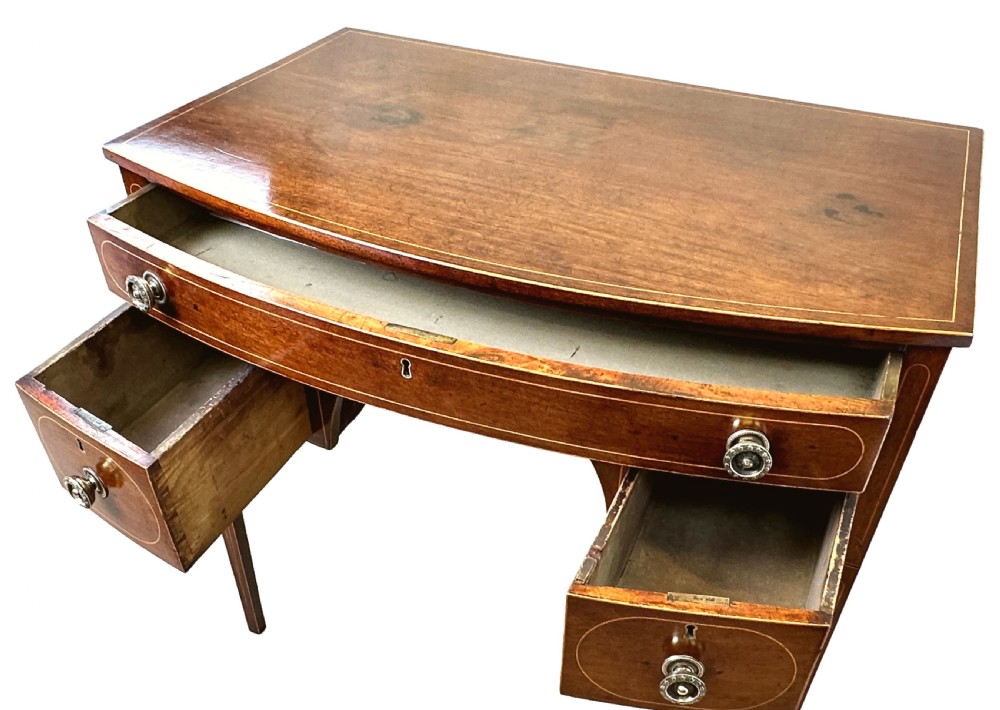 An 18th-century Georgian mahogany dressing table featuring decorative boxwood stringing, three drawers with circular knobs, an arched kneehole, and square tapered legs. View VI