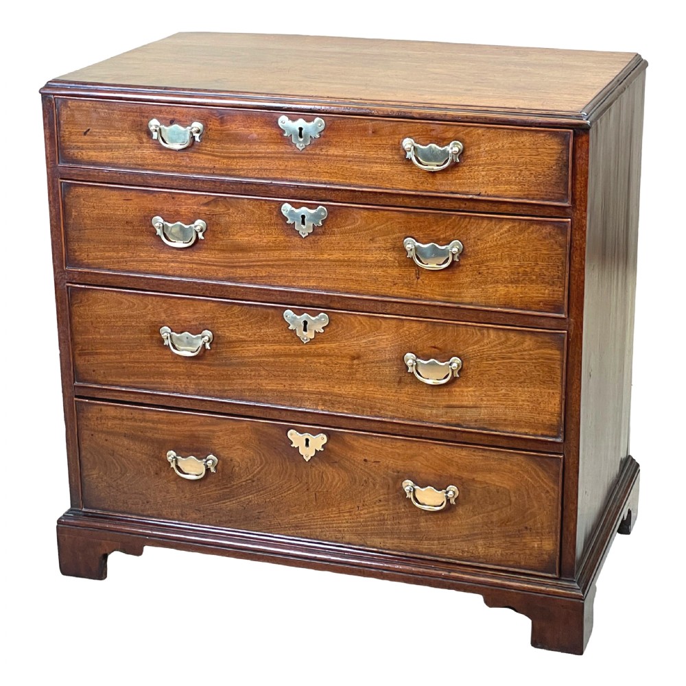 An 18th-century Georgian mahogany chest of drawers featuring four graduated drawers with brass swan-neck handles, escutcheons, and bracket feet.