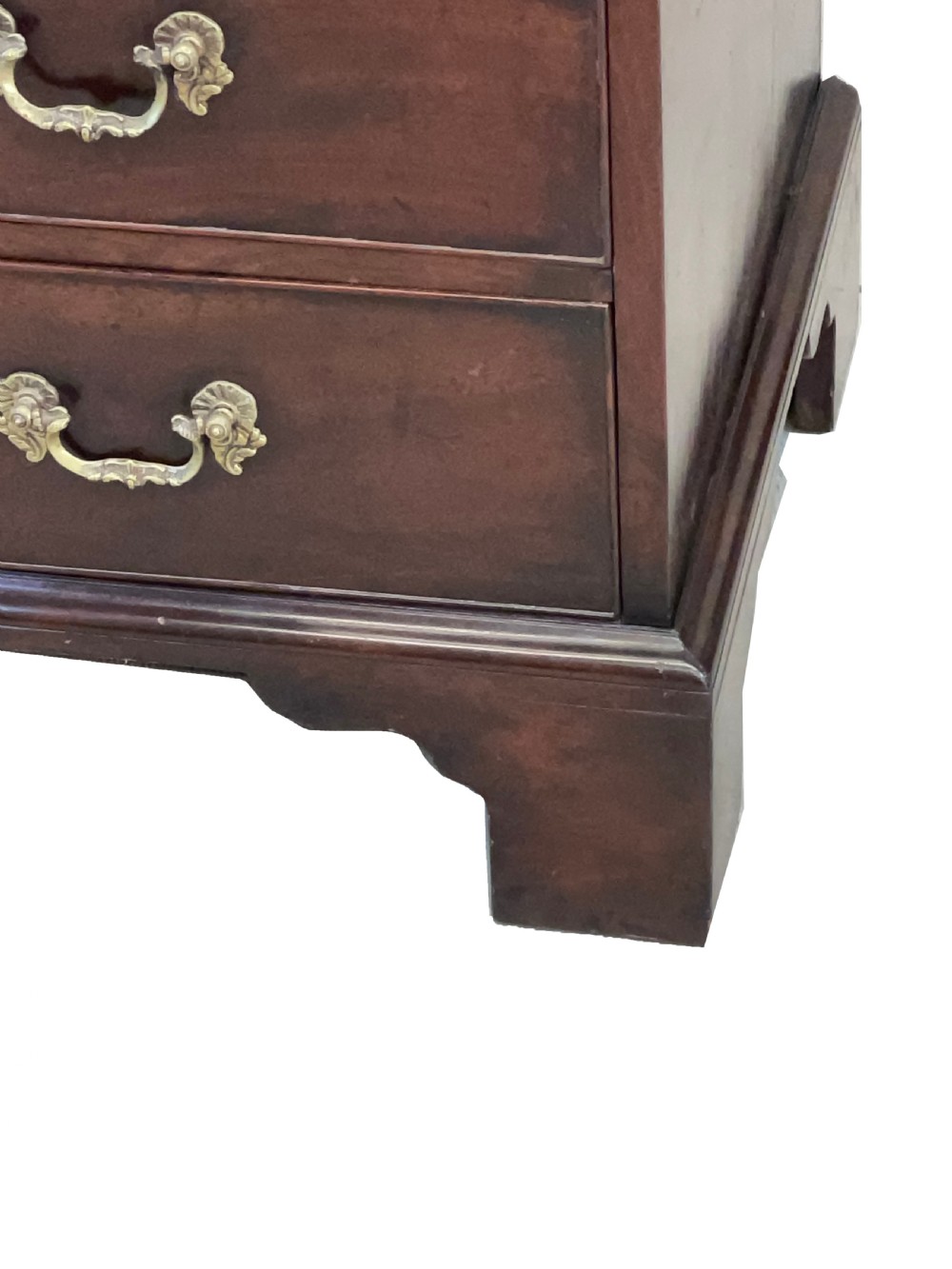 An eighteenth-century Georgian mahogany chest of drawers featuring four graduated drawers, brass swan-neck handles, and bracket feet. View V