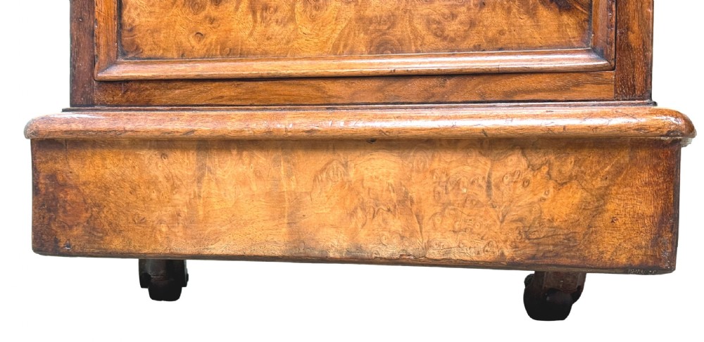 Fine Quality 19th Century Burr Walnut Pedestal Desk View X