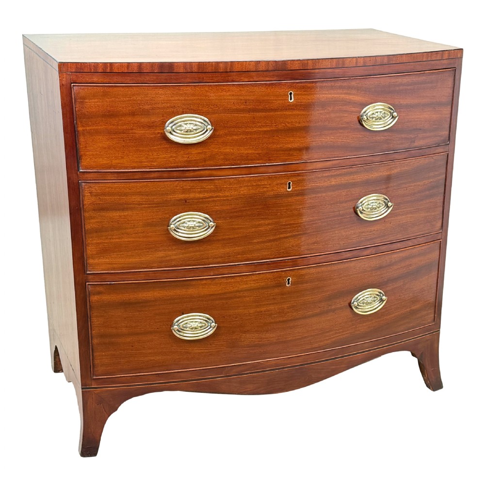An 18th century George III mahogany bowfront chest of drawers with three graduated drawers and splayed bracket feet. View X