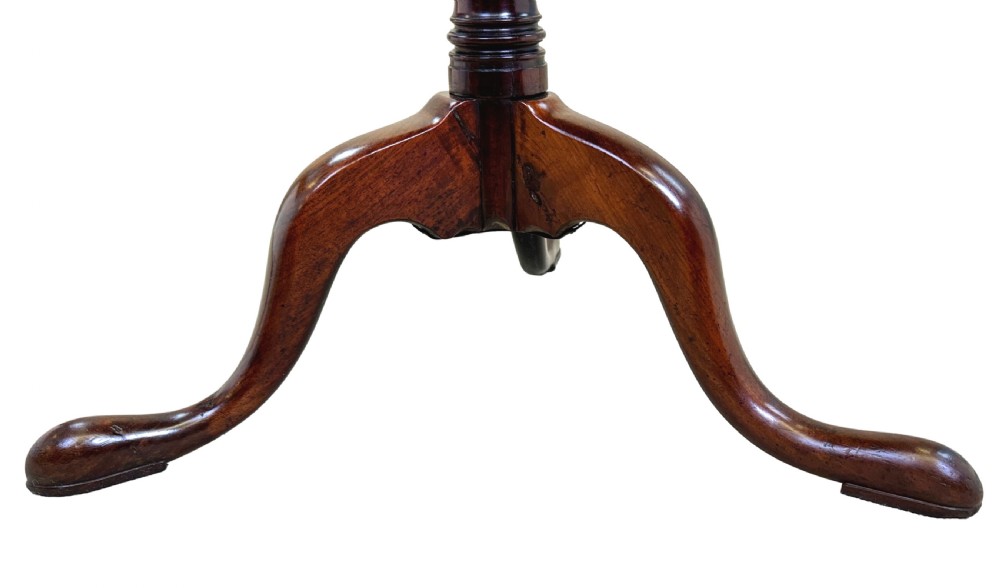 A Georgian mahogany wine table with an octagonal top, turned pedestal stem, and tripod cabriole legs. View IV
