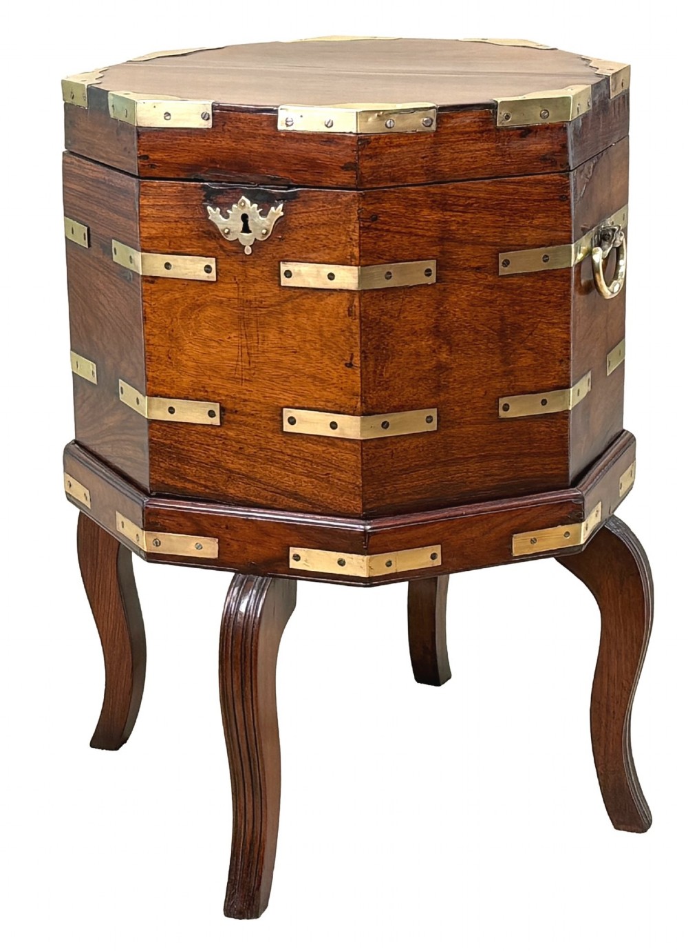 An octagonal eighteenth-century Anglo-Indian padouk wood cellarette with brass corner straps, keyhole escutcheon, and carrying handles, supported on four cabriole legs.