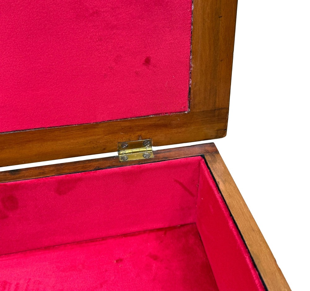 A shallow rectangular William and Mary period wooden box with laburnum oyster veneered patterns, concentric circular stringing on the lid, and a brass keyhole escutcheon on the front panel. View VI