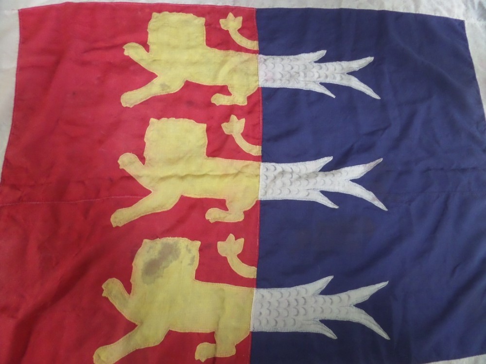 RARE Armorial Coat Arms Cinque Corps Flag Lion 