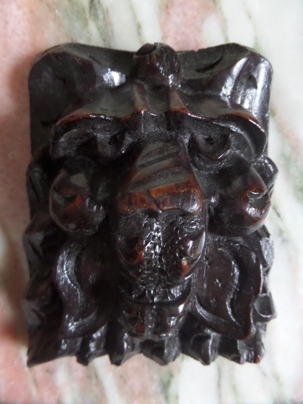 18TH CENTURY CARVED OAK LION HEAD CARVING PANEL