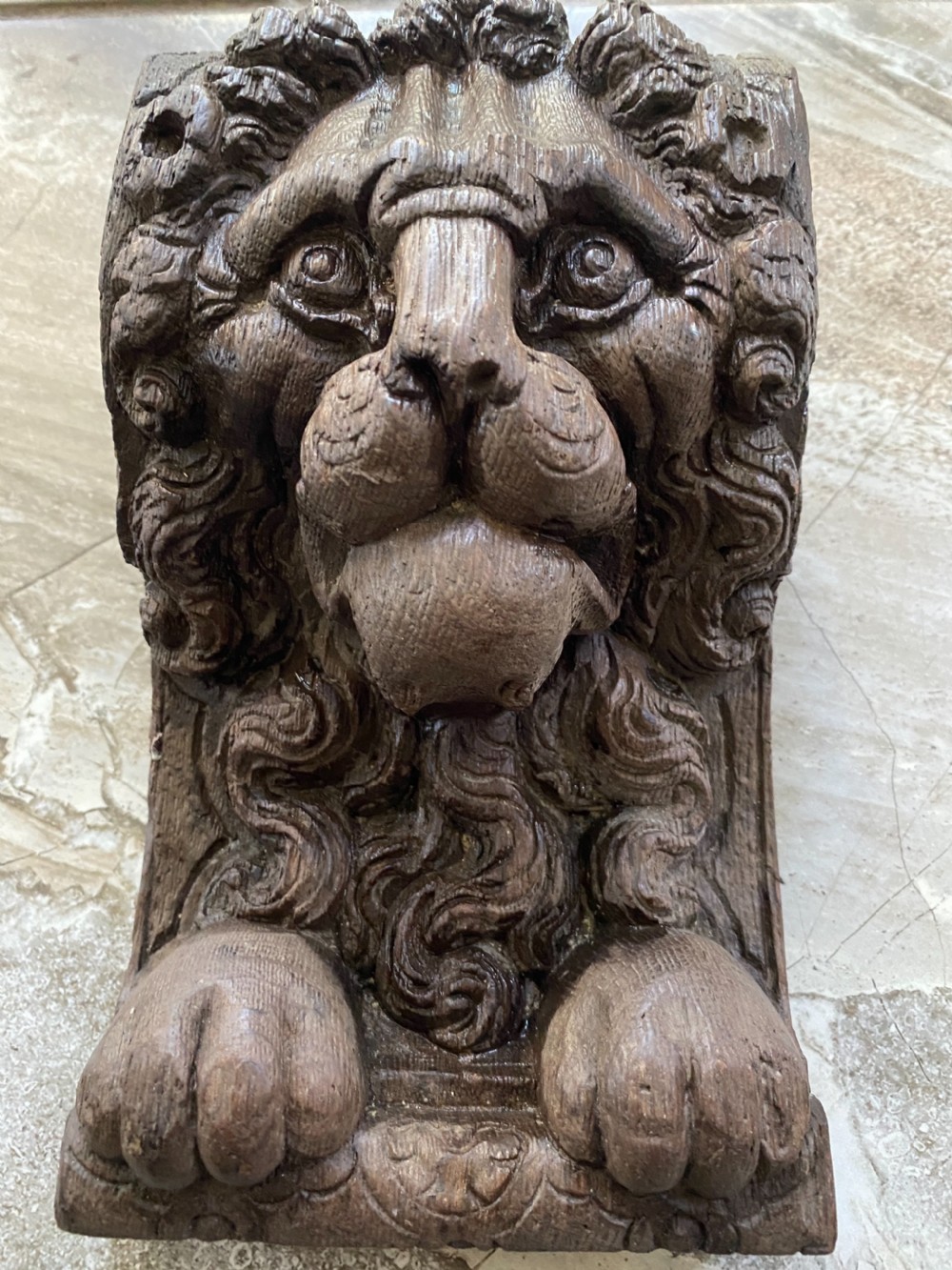 LARGE 19TH CENTURY CARVED OAK LION CORBEL CARVING