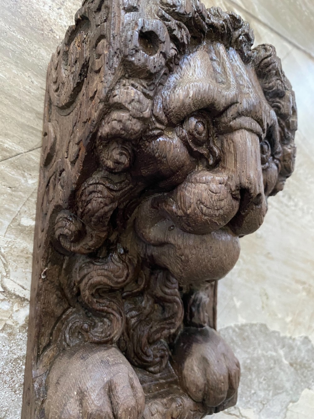 LARGE 19TH CENTURY CARVED OAK LION CORBEL CARVING View II