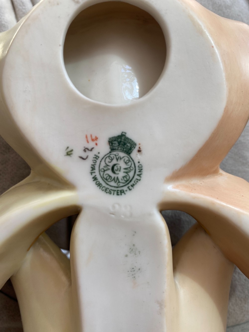 19TH CENTURY ROYAL WORCESTER IVORY ORCHID WALL POCKET Vase View II