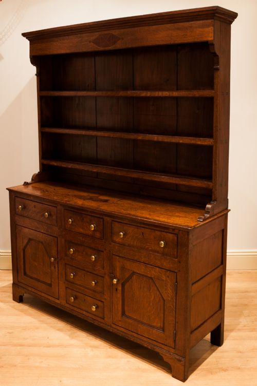 fig 1. A Fine Quality Georgian Oak Dresser circa 1790.