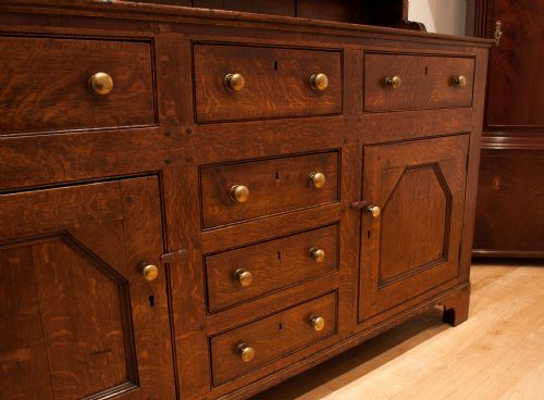 fig 3. A Fine Quality Georgian Oak Dresser circa 1790.