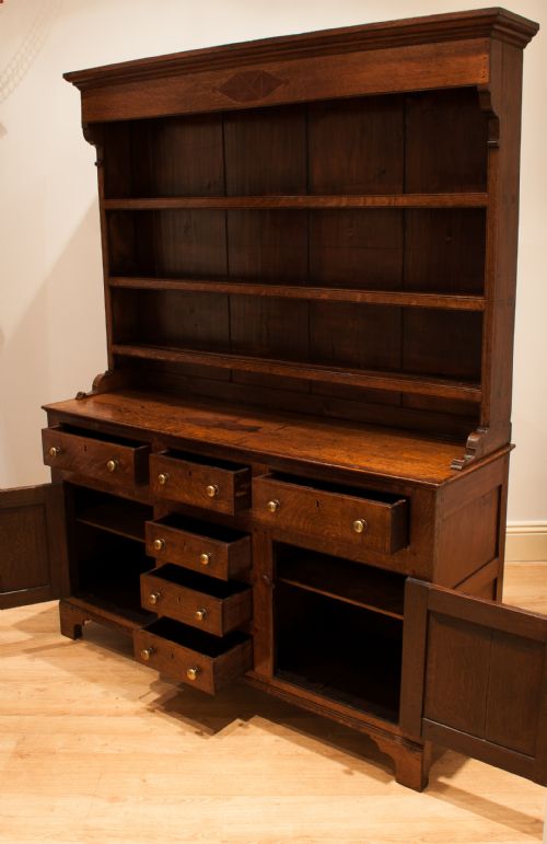 fig 4. A Fine Quality Georgian Oak Dresser circa 1790.