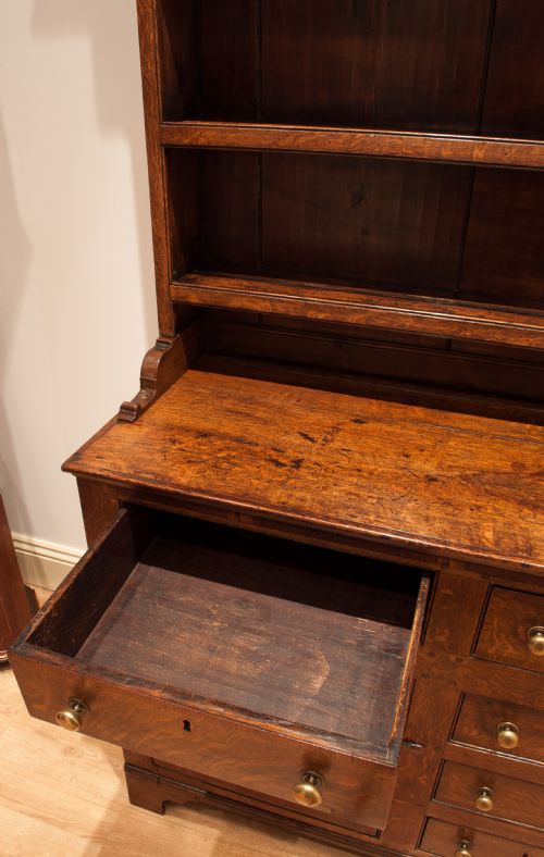 fig 5. A Fine Quality Georgian Oak Dresser circa 1790.