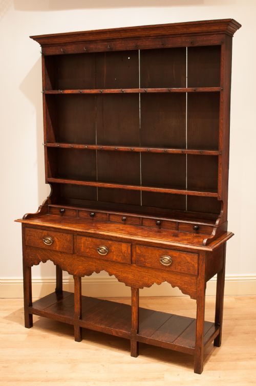 A Fine Quality Georgian Oak Dresser Circa 1780.