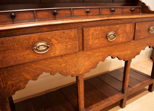 fig 6. A FINE QUALITY GEORGIAN OAK DRESSER CIRCA 1780.