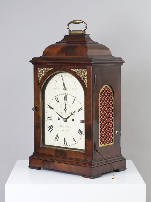fig 3. A fine quality George III flame mahogany verge bracket clock by Hunter of London.