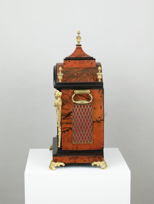fig 2. A fine quality quarter chiming bracket / mantel clock, Elliott London c.1880
