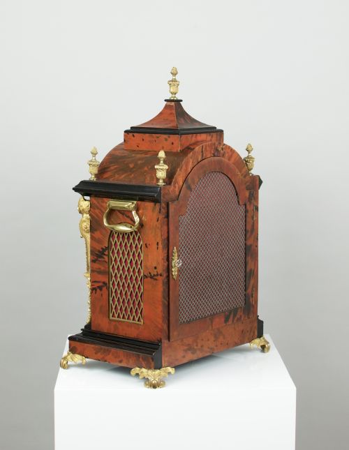 fig 3. A fine quality quarter chiming bracket / mantel clock, Elliott London c.1880