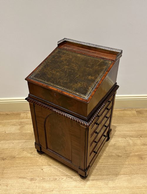 A FINE EXAMPLE OF A GEORGIAN DAVENPORT DESK - ADDITIONAL PHOTO 1
