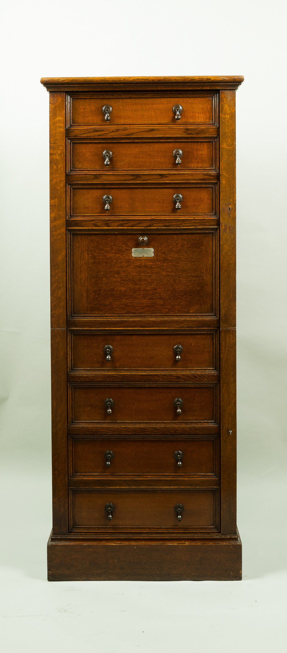 Good Quality Oak Wellington Chest